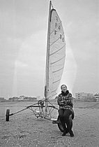 Roger-Viollet | 1380901 | Sand yachting. Monique Gimel (born in 1933), French sand yachting driver, first woman competing for the trans-Saharan crossing, on January 12, 1967. Photograph by Raphaël Fenet, from the collections of the French newspaper  France-Soir . Bibliothèque historique de la Ville de Paris. | © Fenet, Raphaël / Fonds France-Soir / BHVP / Roger-Viollet