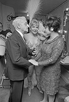 Roger-Viollet | 1382273 | Henri Varna (1887-1969), French actor and songwriter, Line Renaud (born in 1928), French actress and singer, and Régine (1929-2022), French business woman and singer, at the Casino de Paris (IXth arrondissement), on February 25, 1967. Photograph by Tony Bosco (born in 1941), from the collections on the French newspaper  France-Soir . Bibliothèque historique de la Ville de Paris. | © Bosco, Tony / Fonds France-Soir / BHVP / Roger-Viollet