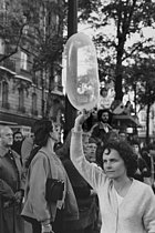 Roger-Viollet | 1383387 | March for the right to abortion and the consolidation of the Veil law. Paris (France), October 6, 1979. Photograph by Catherine Deudon. | © Catherine Deudon / Roger-Viollet
