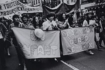 Roger-Viollet | 1383473 | Planned Parenthood activists during the demonstration for the reimbursement of abortion (IVG, Voluntary Interruption of Pregnancy). On their banner, the slogan:  A child if I want, when I want . Paris, October 23, 1982. Photograph by Catherine Deudon. | © Catherine Deudon / Roger-Viollet