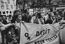 Roger-Viollet | 1383479 | Demonstration for the reimbursement of abortion ( IVG, Voluntary Interruption of Pregnancy) which gathered more than 50 000 women and men in the street. Paris, October 23, 1982. Photograph by Catherine Deudon. | © Catherine Deudon / Roger-Viollet