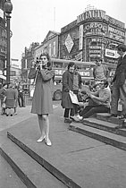 Roger-Viollet | 1409440 | Sheila (born in 1945), French singer, on Piccadilly Circus. London (England), on September 23, 1966. Photograph from the collections of the French newspaper  France-Soir . Bibliothèque historique de la Ville de Paris. | © Fonds France-Soir / BHVP / Roger-Viollet